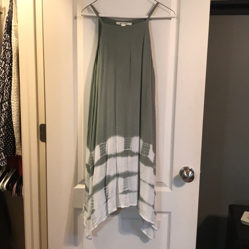 Francesca’s light green Flowy dress
